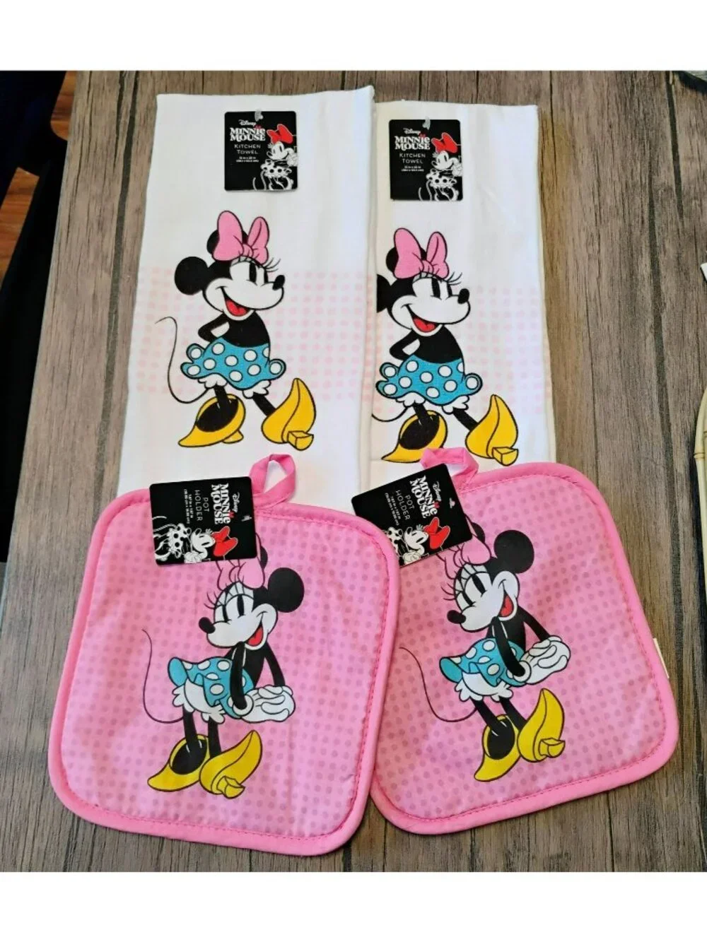 Disney Minnie Mouse 4 Pc Kitchen Set 2 Towels & 2 Pot Holders Pink Teal NWT